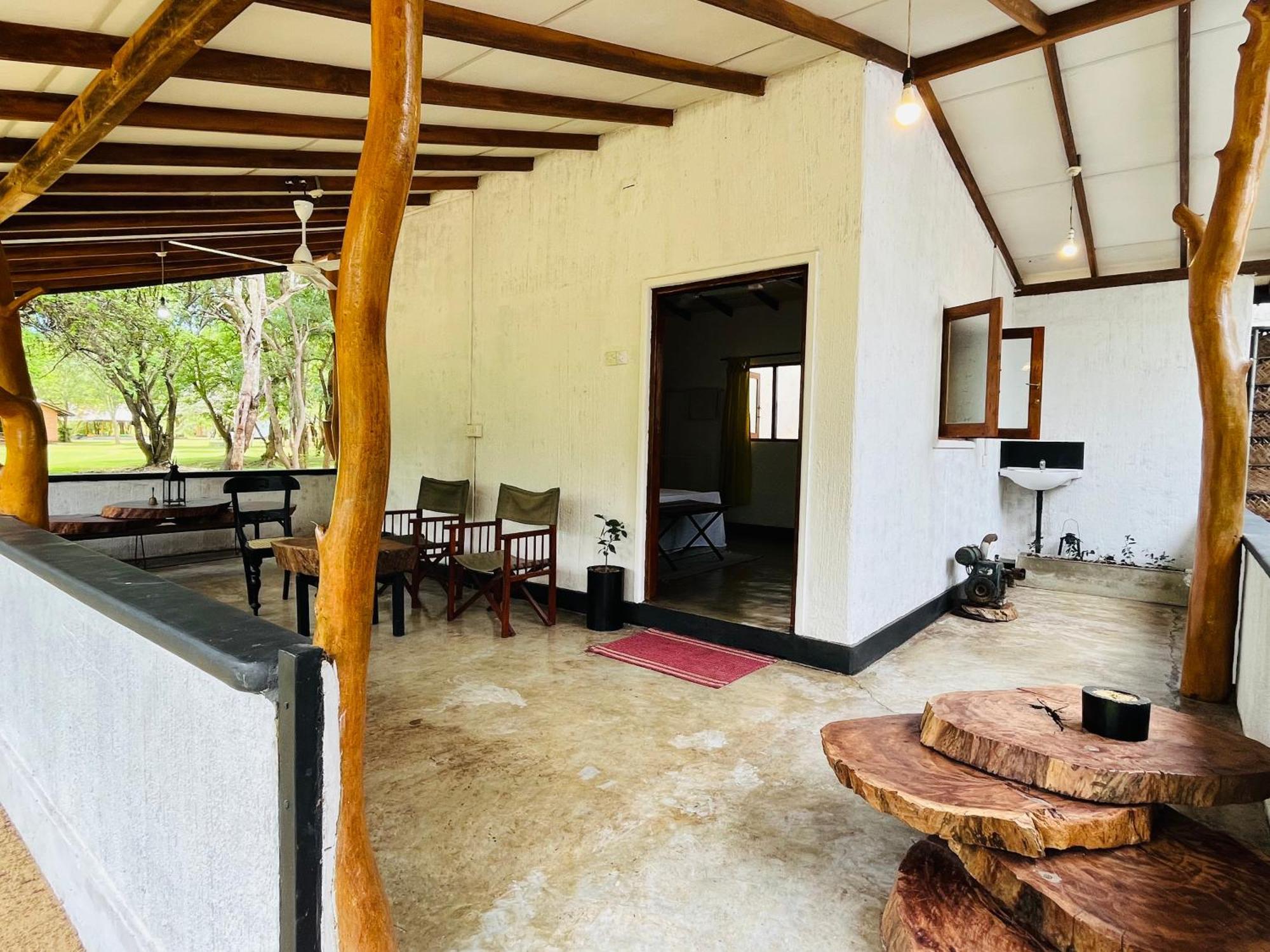 Funky Leopard Safari Lodge Bordering Yala National Park Kataragama Exterior foto